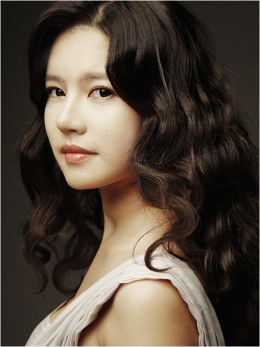 1982年出生的赵秀贤曾在韩国环球小姐大赛获得第三名
