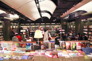　　“永不打烊”是诚品书店的标志符号。诚品苏州店将在一年后开幕，副董事长吴旻洁说“我们期待它有24小时不打烊的一天”。