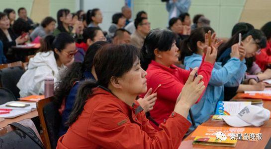 “专家教你报志愿”公益讲座在秦皇岛图书馆举行