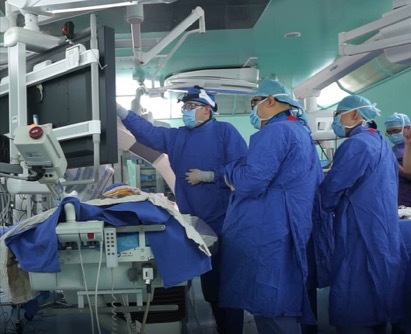 中山医院心外科团队成功实施亚洲首例经导管二