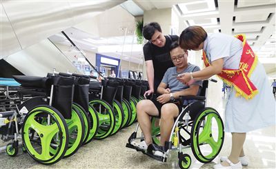 共享轮椅亮相天津医院门诊大厅