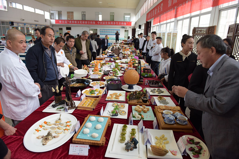 “吃货”动起来 第七届徽菜美食文化旅游节盛大开锣