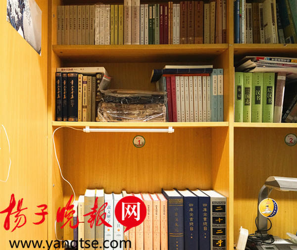 宿舍成了他的小型图书馆，扬大一学生藏书600本