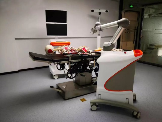 内蒙古医科大学附属医院自主研发骨科手术机器人上岗
