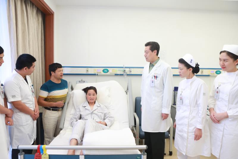 解放军总医院海南医院成功完成高难度保肾手术