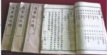 武汉一高校学生 巧手修复百年前书籍