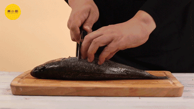 比清蒸鱼还简单的，那就是泰式酸辣鲈鱼了！