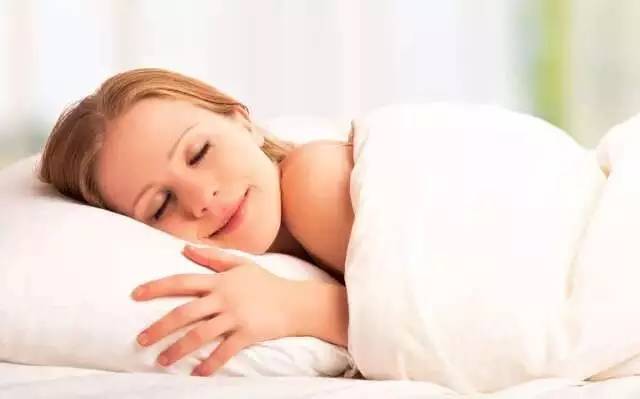 睡前美容护肤法，让你醒来美美哒！水润一整天！