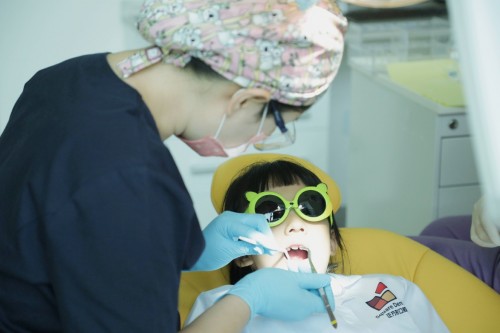 正方形口腔一周年儿童节发现小小牙医