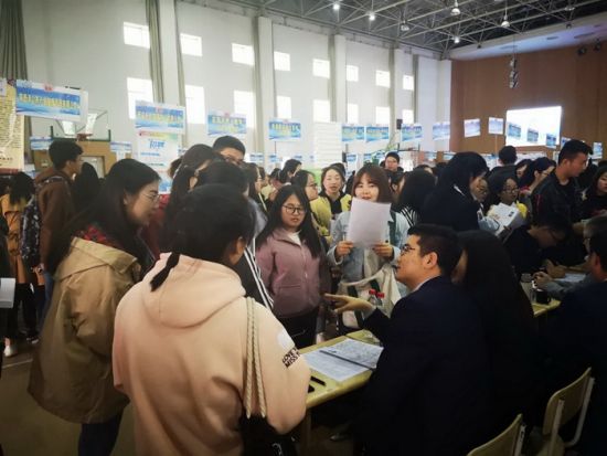 甘肃医学院2019年首场校园招聘会 700人达成就业意
