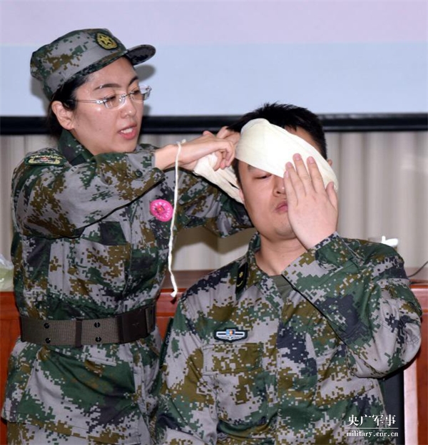解放军总医院第一医学中心眼科专家送诊进军营