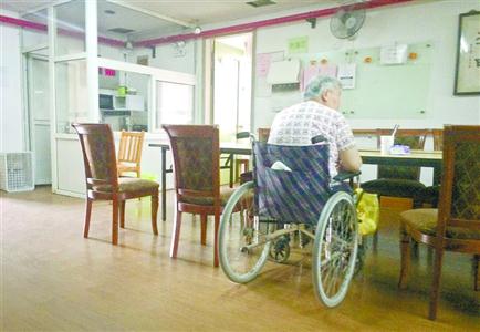 老年公寓内92岁老人被护理员打伤 涉事护理员被行政拘留10日