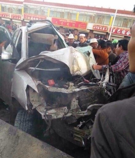 青海发生特大交通事故 8人死亡15人受伤