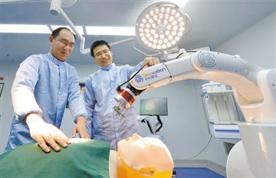 機器人“操刀”神經外科手術