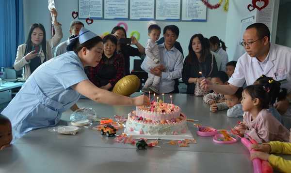 印江县人民医院儿科为住院患儿庆祝六一儿童节