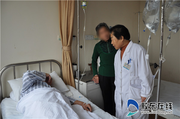 58年的老护士 林荣香专科医院的专业护理