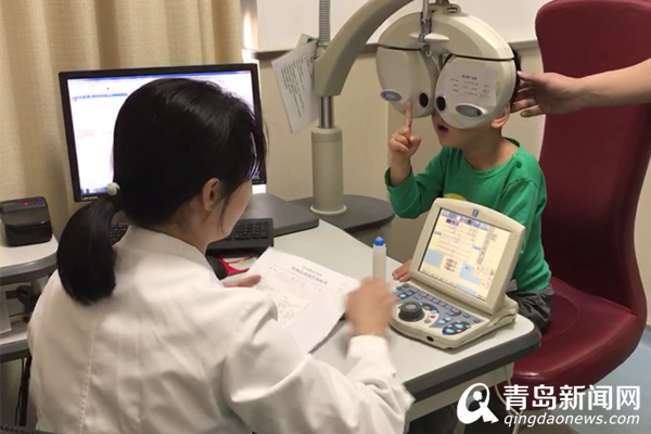 中小学生暑假视力“坐滑梯” 青岛眼科医院开出