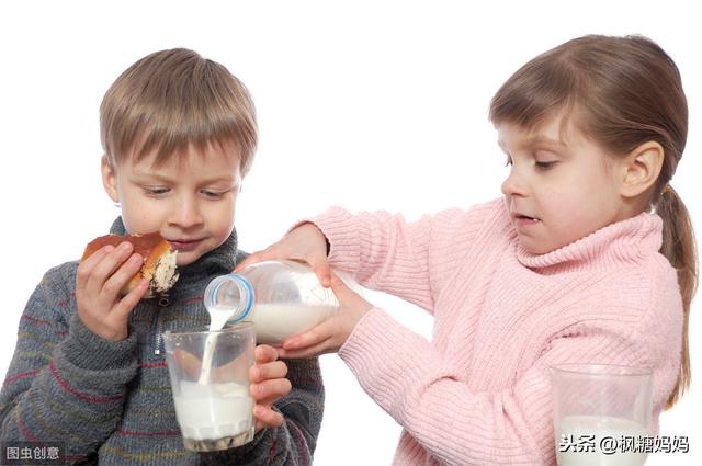 孩子喝的牛奶，怎样变身高？补足这几种营养，暑假助力长高个