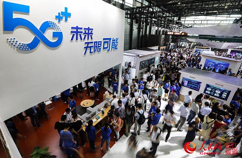6月26日，5G+亮相中国移动展厅。