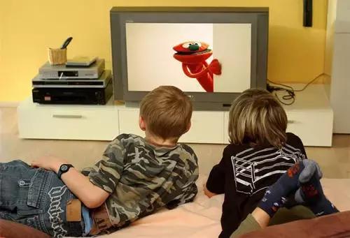 少看电视的孩子VS经常看电视的孩子，区别竟然这么大！