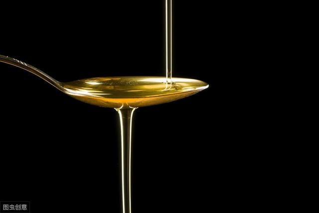 一勺油=一碗饭！糖尿病如何吃油才健康？这3种油，回家最好换掉