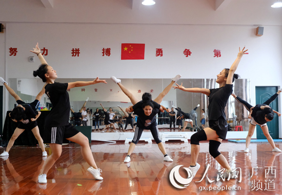 南宁市第十九中学健美操队将出征广西第十二届学生运动会