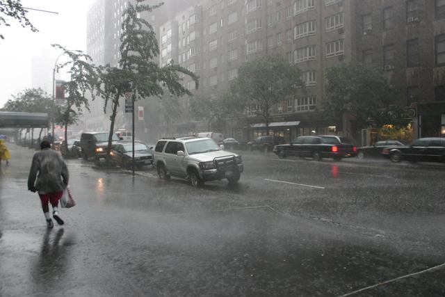 全国开启强降雨"车轮战" 城市内涝易发生哪些疾病？