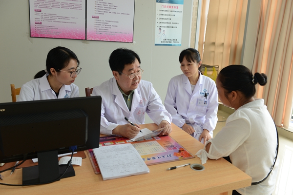 第九二四医院与荔浦市人民医院 不孕不育联合门诊开业