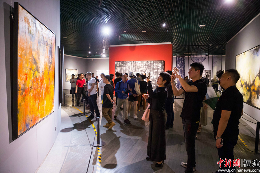 法籍华人艺术家作品福州展出 呈现中西方艺术融