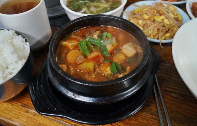 韩媒评出人们最欢迎和最讨厌的10种韩国菜，大酱汤也没能幸免