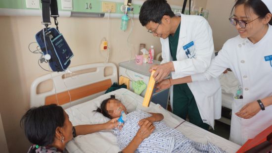 脊柱外科专家刘海鹰七年公益路：让贫病患者挺直脊梁