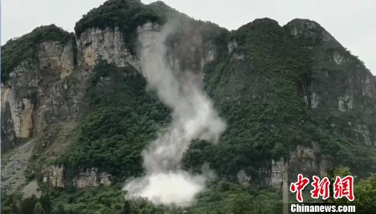 贵州金沙县新龙村发生山体崩塌险情 无人员伤亡