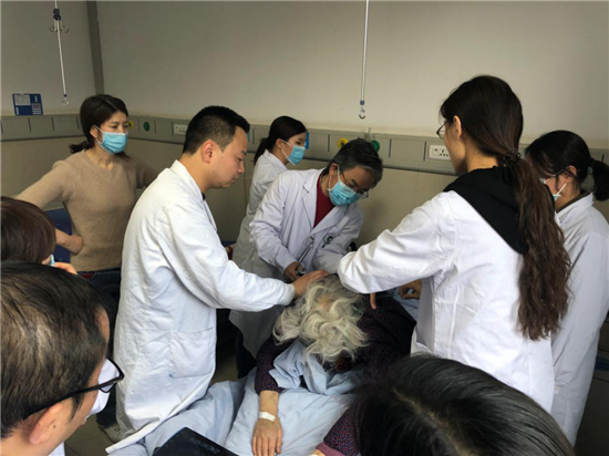 全国呼吸领域专家到仁寿县中医医院授课