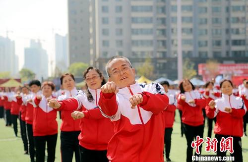 卫健委：中国人均预期寿命77岁 健康预期寿命仅
