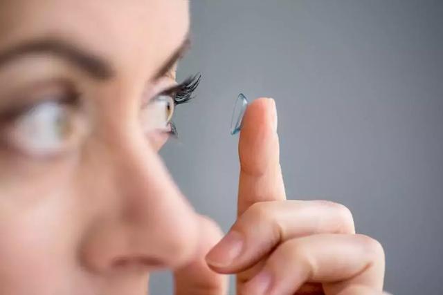 眼科专家总结“10种常见伤眼行为”，第一个很多人就中了