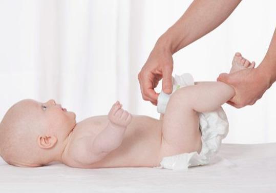 这样换尿布让宝宝干净又舒服，这些小技巧，你知道几个？