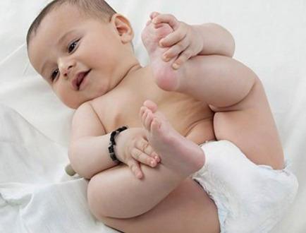 这样换尿布让宝宝干净又舒服，这些小技巧，你知道几个？