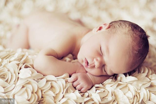 宝宝半夜总醒不是他的错，搞懂婴儿睡眠规律，才能让宝宝睡得好