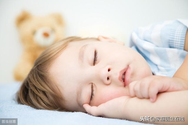 孩子睡觉总是哭闹？这5种睡相预示健康出问题了