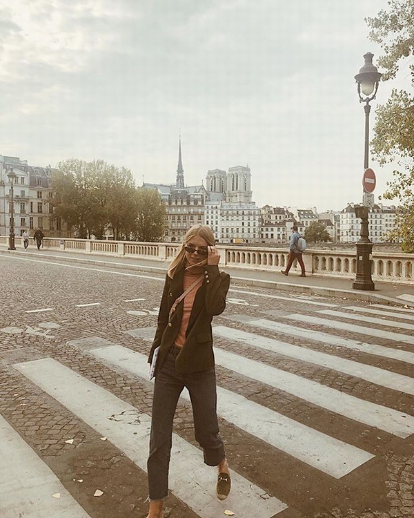 博主Anna的法式穿搭  图片源自instagram@paris.with.me