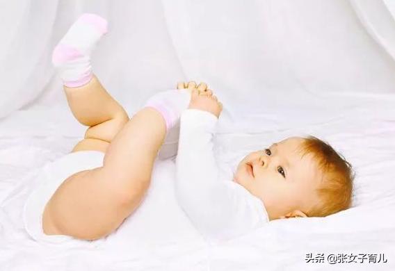 宝宝睡觉要不要穿袜子？这3种宝宝，建议最好还是穿上袜子睡觉