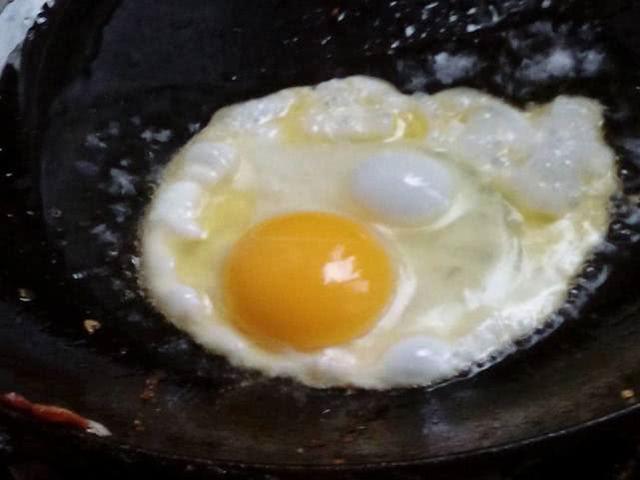 每天早饭都吃一个鸡蛋，你吃对了吗？4种错误吃法，反而浪费营养