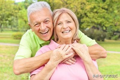 退休老人健康生活，坚持做好6个要点，长寿将会向您“招手”