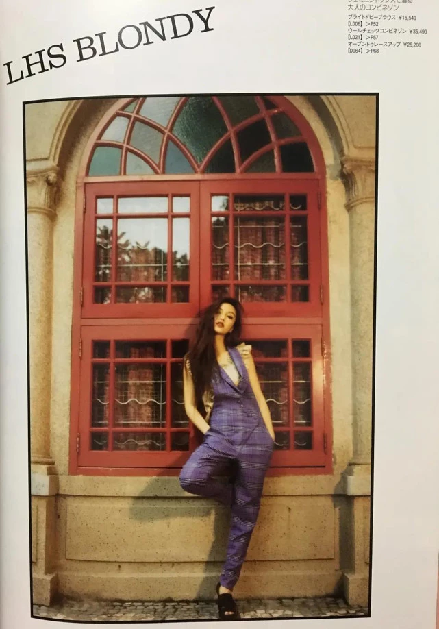 Angelababy九年前嫩模街拍曝光 打扮前卫烟熏妆秀美