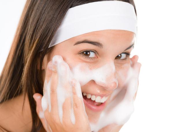 这3种洁面方式，对脸部皮肤伤害极大！一文授你正确护肤方法