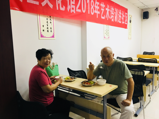 西安大明宫街道居家养老服务“老年餐桌”正式运营