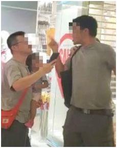 香港男教师在商场唱国歌被打 警方：正追缉3名男子