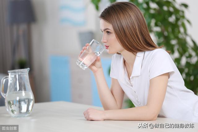 喝水有补充身体水分，助减肥效果，但喝错方法、猛喝水，根本无效