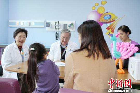 20世纪80年代后期，在郭迪教授的带领下，金星明教授协同科室团队，对ADHD进行了国内最早一批的临床诊治和干预，揭开了中国关注ADHD疾病诊治的帷幕。　芊烨 摄