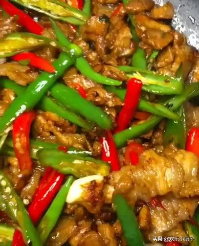 中秋菜谱：尖椒炒肉片，又辣又香，新手可做简单家常菜